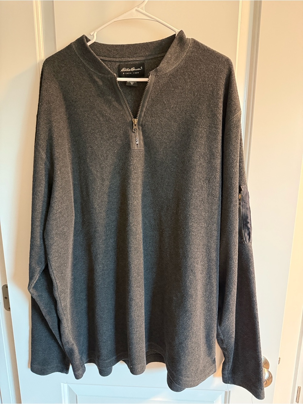 🥳 5 for $25 BUNDLE Eddie Bauer Men’s Dark Charcoal Zip-Neck Sweater